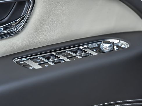 Certified 2022 Bentley Bentayga AWD/4WD image 17