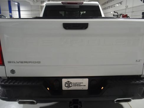 Used 2023 Chevrolet Silverado 1500 LT Trail Boss w/ Convenience Package II AWD/4WD image 10