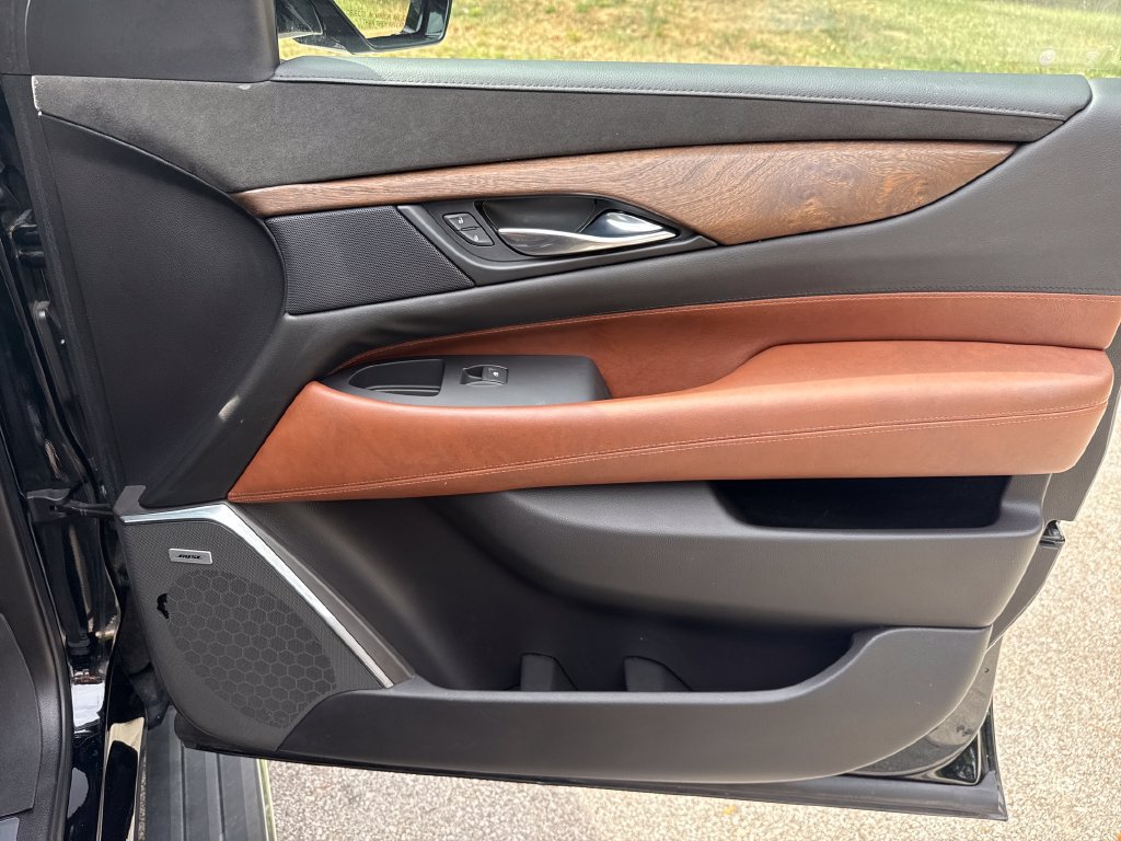 Used 2019 Cadillac Escalade Premium Luxury AWD/4WD image 36