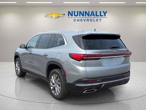 Used 2025 Buick Enclave Preferred FWD image 3