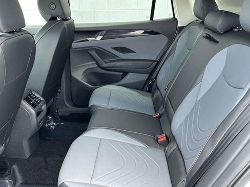 New 2025 Volkswagen Tiguan SE image 13