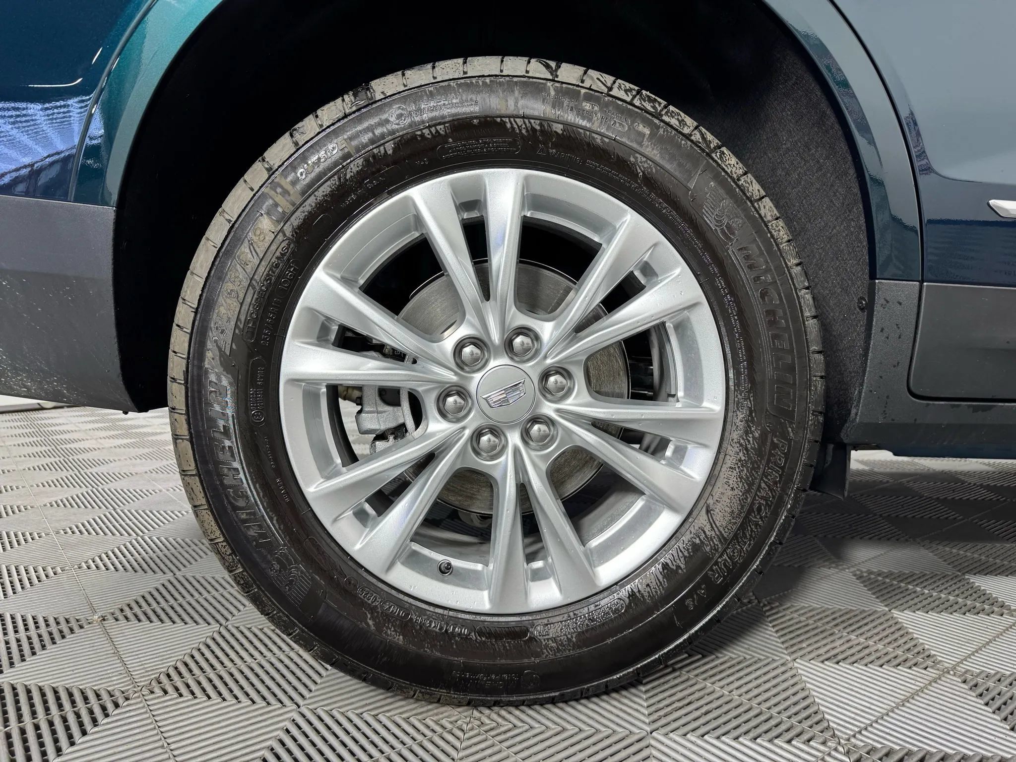 Used 2025 Cadillac XT5 Luxury w/ LPO, Floor Liner Package AWD/4WD image 47