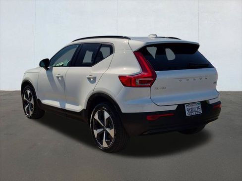 Used 2026 Volvo XC40 B5 Plus w/ Protection Package Premier AWD/4WD image 3