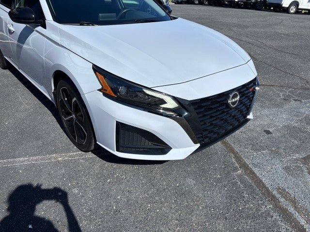 Used 2023 Nissan Altima 2.5 SR FWD image 6