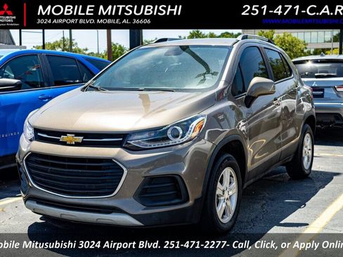 Used 2021 Chevrolet Trax LT AWD/4WD image 1