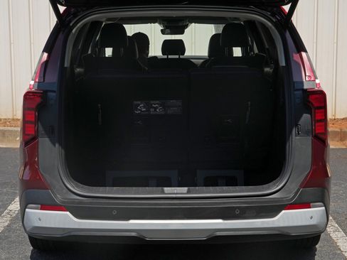 Used 2025 Kia Carnival EX FWD image 10