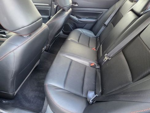 Used 2024 Nissan Altima 2.5 SR FWD image 9