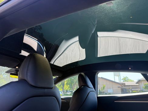 Used 2022 Tesla Model S Standard Range image 17