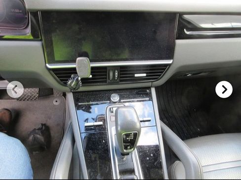 Used 2020 Porsche Cayenne AWD/4WD image 14