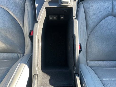 Used 2020 Toyota Avalon Limited image 31