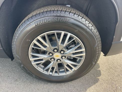 Used 2025 Chevrolet Traverse LT image 31