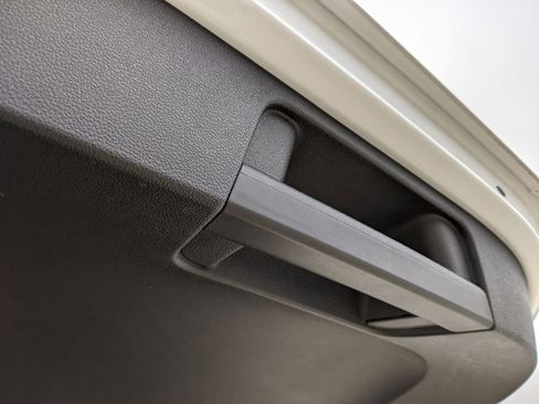 Certified 2025 Volkswagen Taos SE image 29