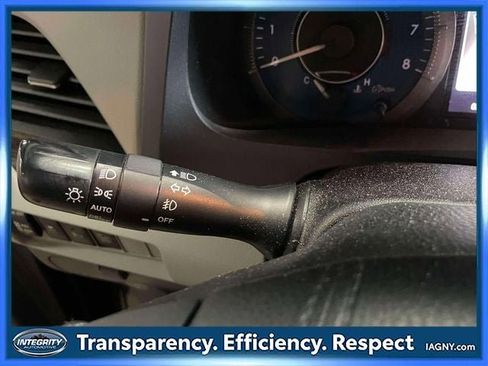 Used 2015 Toyota Sienna XLE Premium w/ Four Season Floor Mat Package image 26