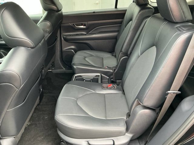 Used 2025 Toyota Grand Highlander AWD image 9