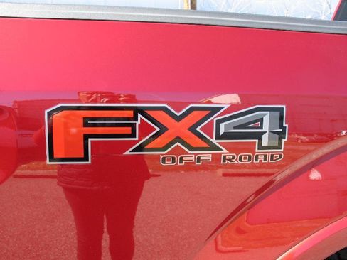 Used 2017 Ford F150 Platinum w/ Equipment Group 701A Luxury image 90