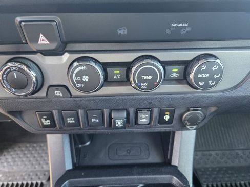 Used 2019 Toyota Tacoma TRD Off-Road image 19