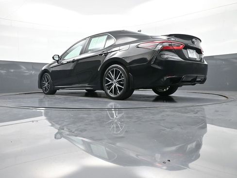Certified 2022 Toyota Camry SE image 30