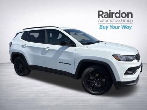 Used 2025 Jeep Compass Latitude w/ Altitude Special Edition AWD/4WD image 1