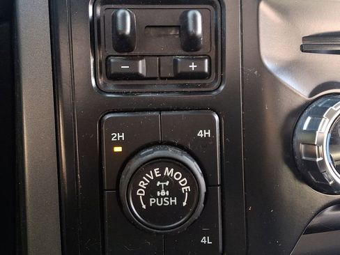 Used 2022 Ford F150 Lariat w/ Trailer Tow Package image 24