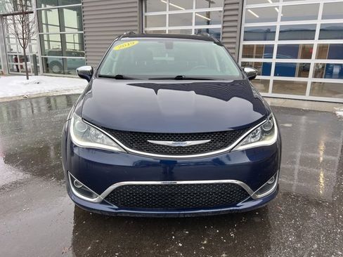Used 2020 Chrysler Pacifica Limited image 2