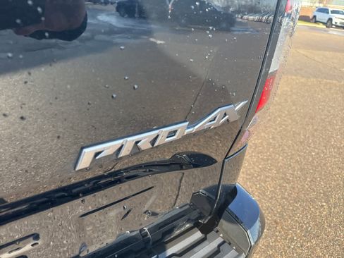 Used 2022 Nissan Frontier PRO-4X w/ Pro-4X Premium Package image 22