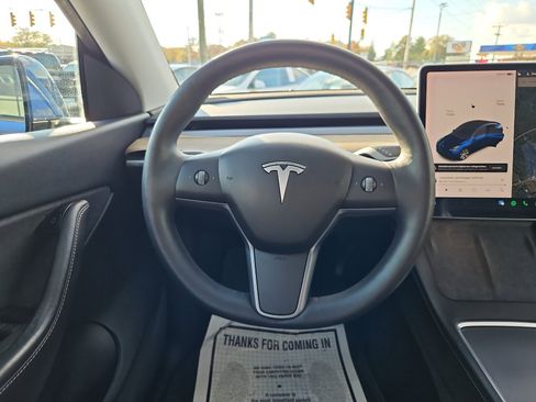 Used 2022 Tesla Model Y Long Range image 8