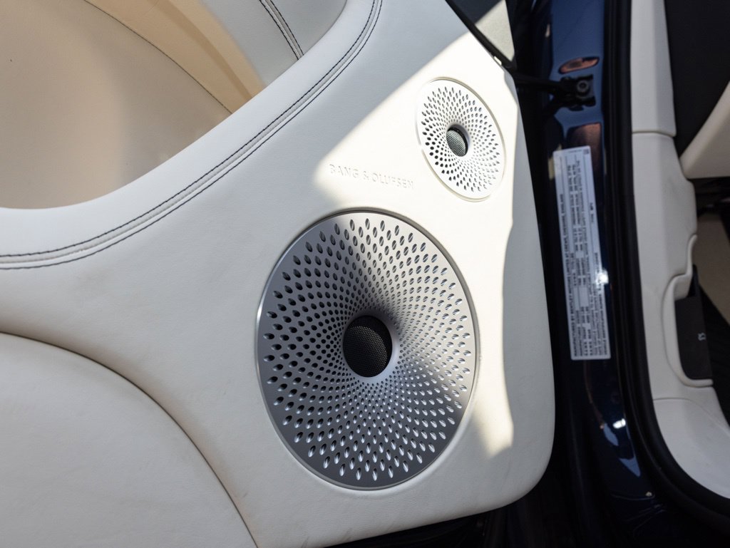 Used 2025 Bentley Bentayga AWD/4WD image 28