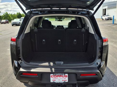 Used 2024 Nissan Pathfinder SV w/ SV Premium Package AWD/4WD image 10