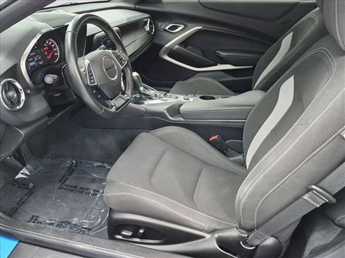 Used 2022 Chevrolet Camaro LT RWD image 15