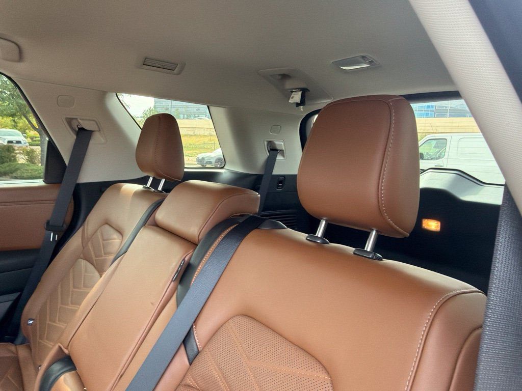 Used 2024 Nissan Pathfinder Platinum w/ Cargo Package AWD/4WD image 8