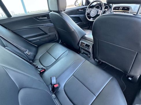 Used 2017 Jaguar XE Premium RWD image 10