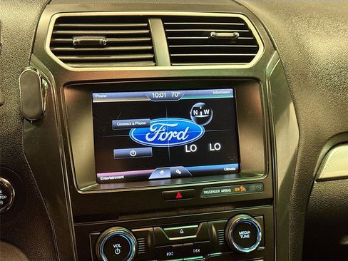 Used 2016 Ford Explorer XLT w/ Equipment Group 201A FWD image 14