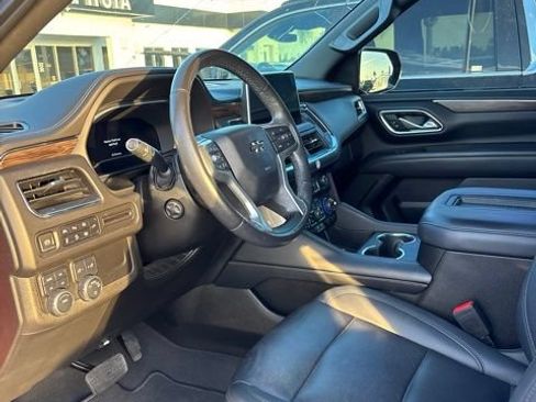 Used 2022 Chevrolet Tahoe Z71 w/ Luxury Package AWD/4WD image 4