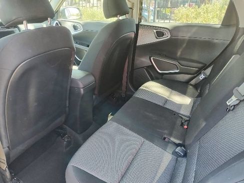 Certified 2025 Kia Soul LX w/ LX Technology Package FWD image 8