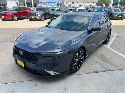 Used 2023 Honda Accord Touring image 7