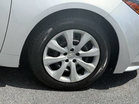 Certified 2022 Toyota Corolla LE FWD image 9