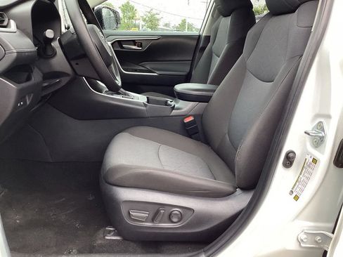 Used 2025 Toyota RAV4 XLE AWD/4WD image 15