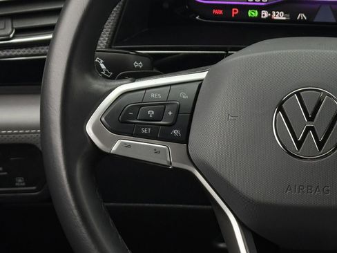 Used 2024 Volkswagen Atlas Cross Sport SEL R-Line AWD/4WD image 17