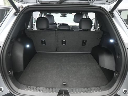 Used 2025 Chevrolet Equinox LT w/ Convenience Package II FWD image 17