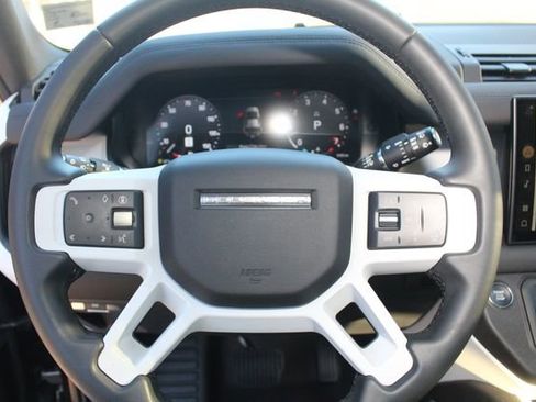 Used 2025 Land Rover Defender 110 S image 17