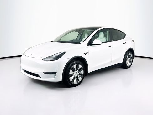 Used 2024 Tesla Model Y Long Range image 3