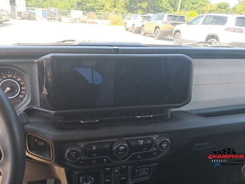 Used 2024 Jeep Wrangler Unlimited Sport AWD/4WD image 21