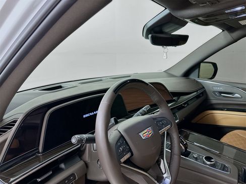 Used 2024 Cadillac Escalade Sport w/ Touring Package image 10