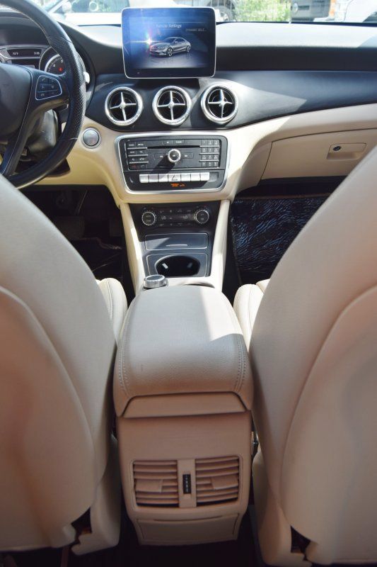 Used 2019 Mercedes-Benz CLA 250 4MATIC w/ Premium Package image 32