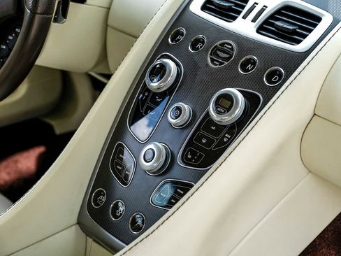 Used 2016 Aston Martin Vanquish Volante RWD image 29