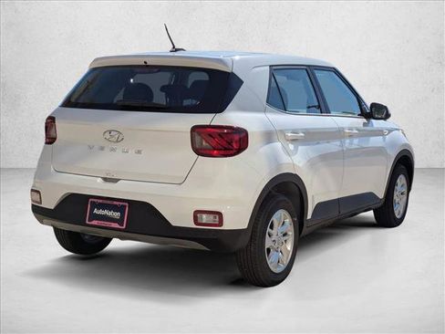 New 2026 Hyundai Venue SE image 2