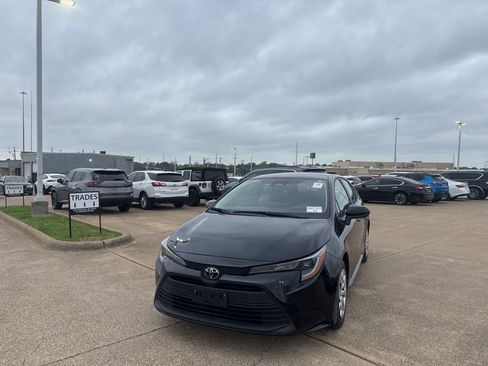Used 2025 Toyota Corolla LE image 6