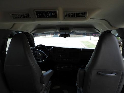 Used 2016 Chevrolet Express 2500 LT w/ LT Preferred Equipment Group RWD image 25