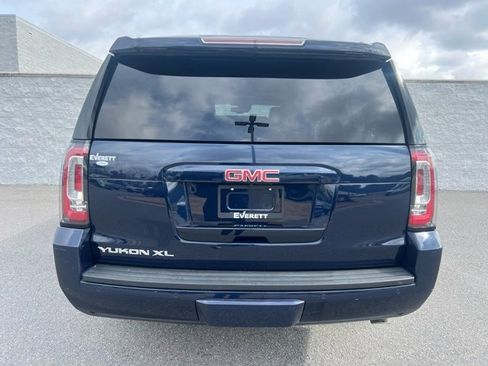 Used 2017 GMC Yukon XL SLT w/ Premium Edition image 3