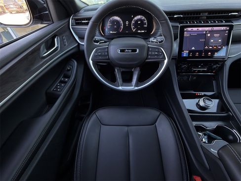 New 2025 Jeep Grand Cherokee L Limited image 9